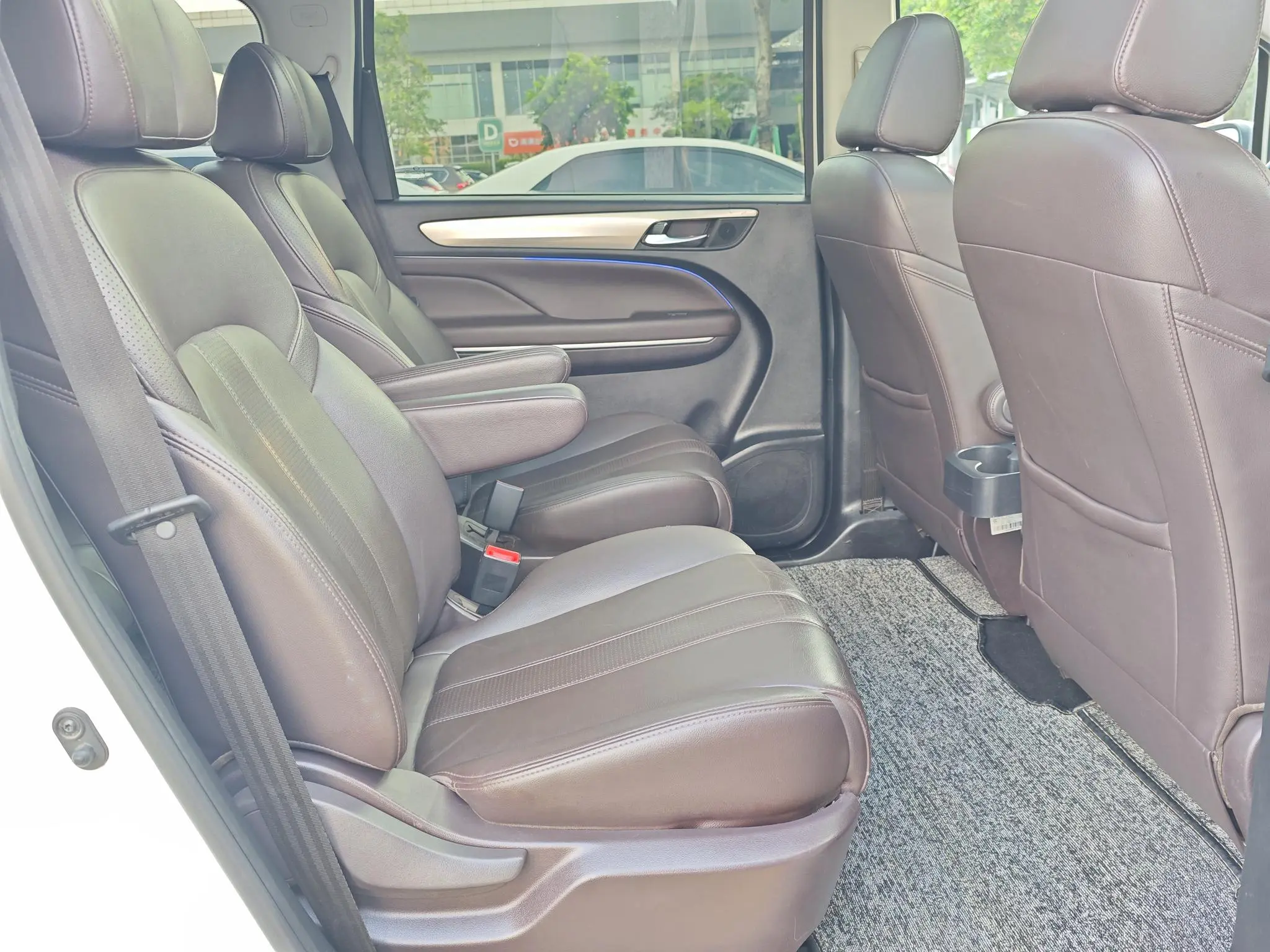 GAC Trumpchi M6 270T automatic Premium Edition 7-seater Country V
