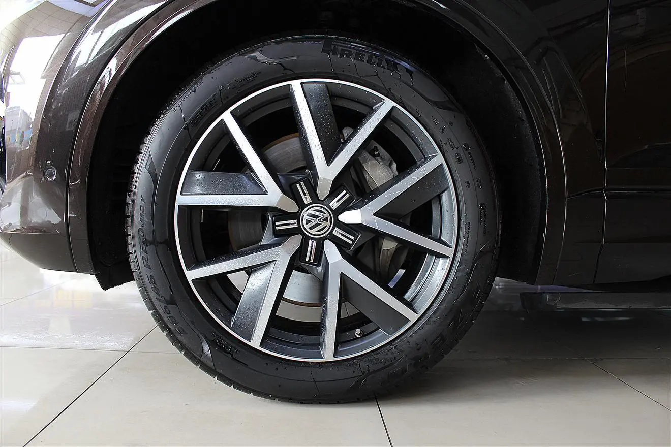 Volkswagen Touareg 3.0 TSI Sharp Front Version Country VI