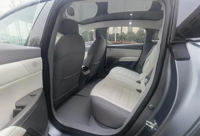 Dongfeng eπ eπ007 Pure electric 540 four-wheel drive Max version