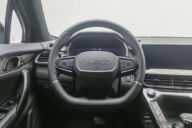 LYNK & CO Lynk 06 1.5T Jin Pro