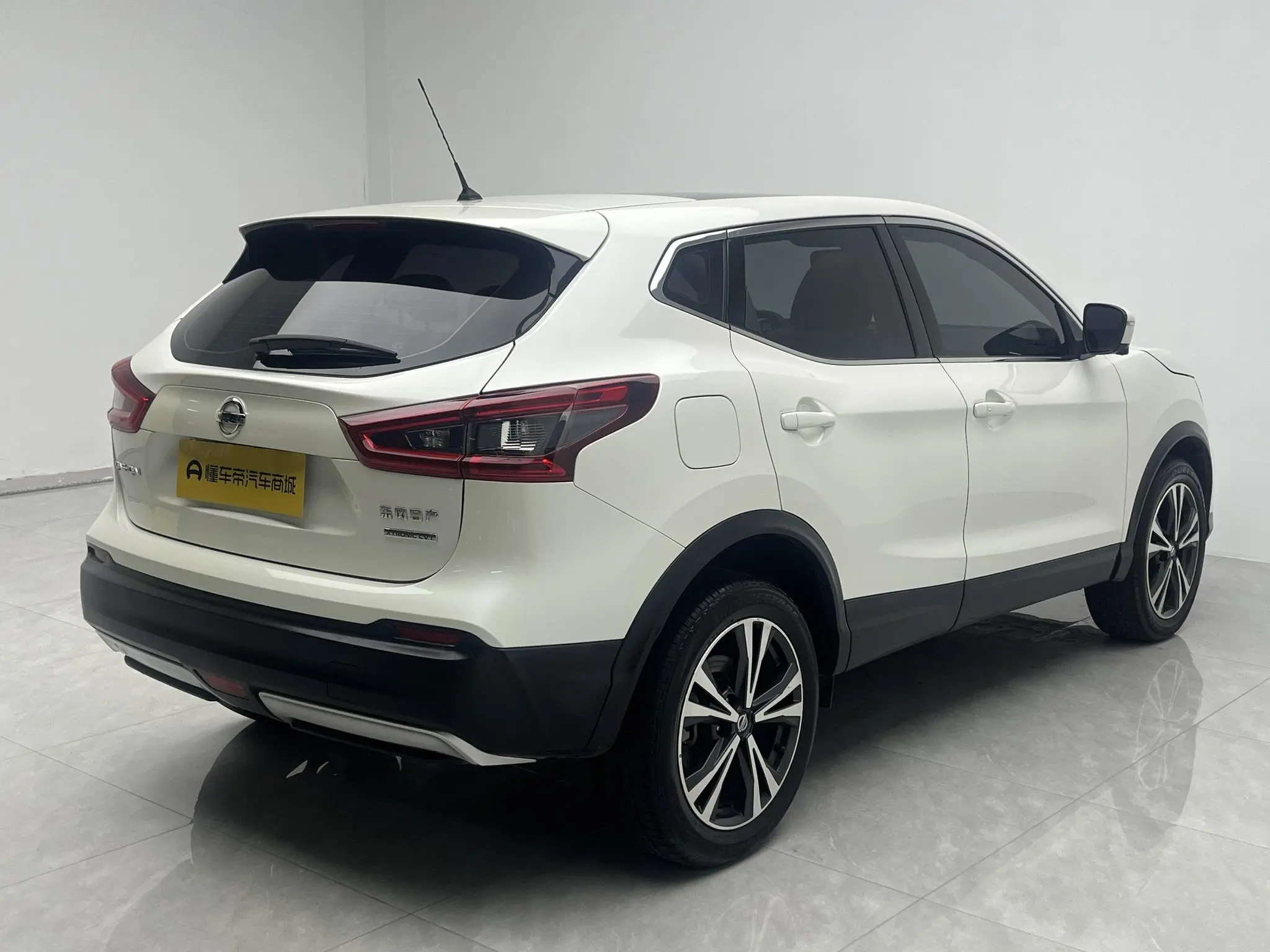 Nissan Qashqai 2.0L CVT Deluxe Edition