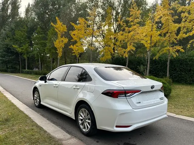 TOYOTA Corolla Dual engine 1.8L E-CVT Elite Edition