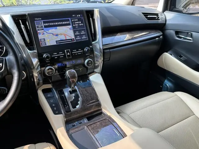 TOYOTA Elfa Dual Engine 2.5L Premium Edition