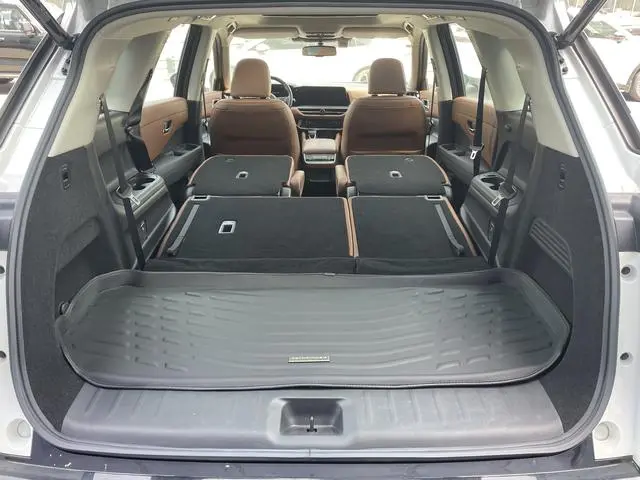 Nissan Exploring the land 380VC-TURBO four-wheel drive Zhizun Edition six-seater
