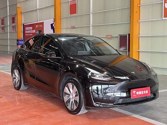 Tesla Model Y Facelifted rear-wheel drive version