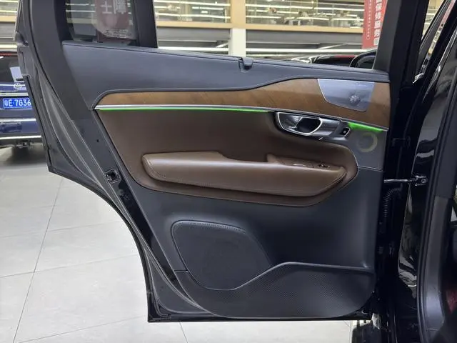 Volvo Volvo XC90 PHEV E-drive hybrid T8 Zhizun Edition 7-seater Country V