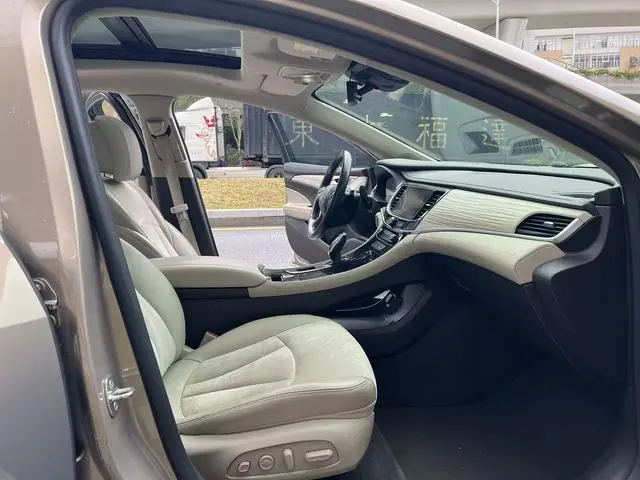 Buick Lacrosse 30H luxury