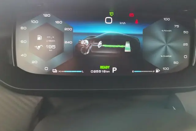 Dongfeng Fengshen Yi Hyun MAX 1.5T super-capable Dad*hybrid version