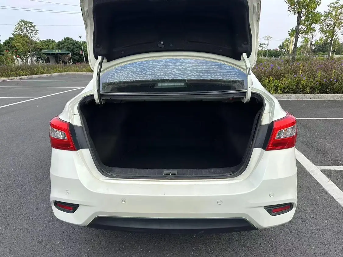 Nissan Xuan Yi Classic 1.6 XE CVT Comfort Edition