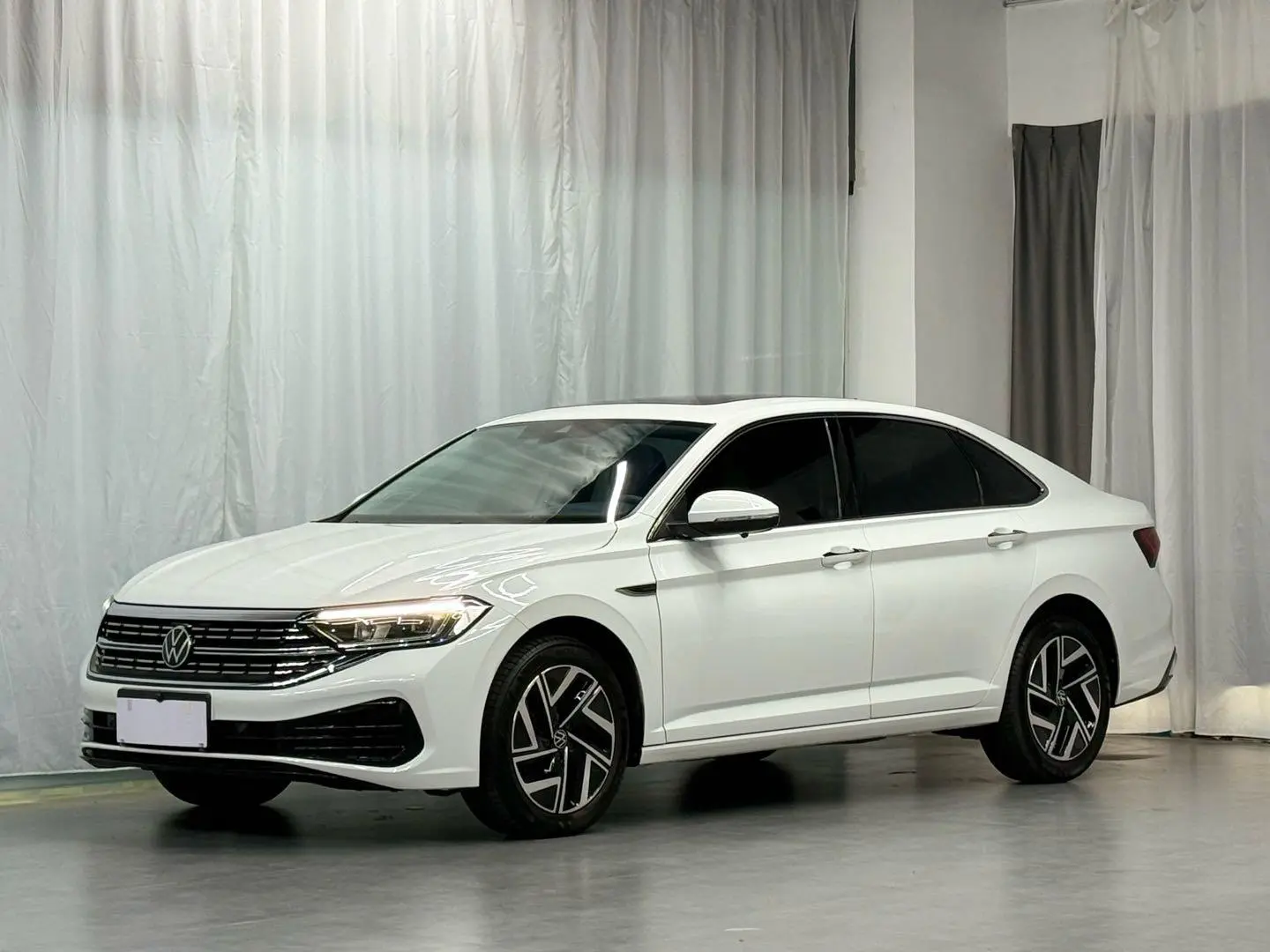 Volkswagen Sagitar 300TSI DSG Beyond Edition