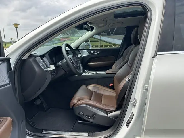 Volvo Volvo XC60 PHEV T8 E-drive Hybrid Zhizun Deluxe Edition Country V