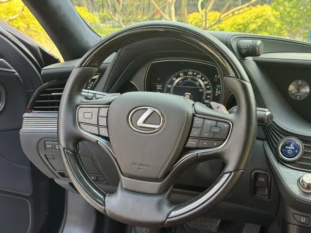 Lexus Lexus LS 500h Executive Edition Country VI