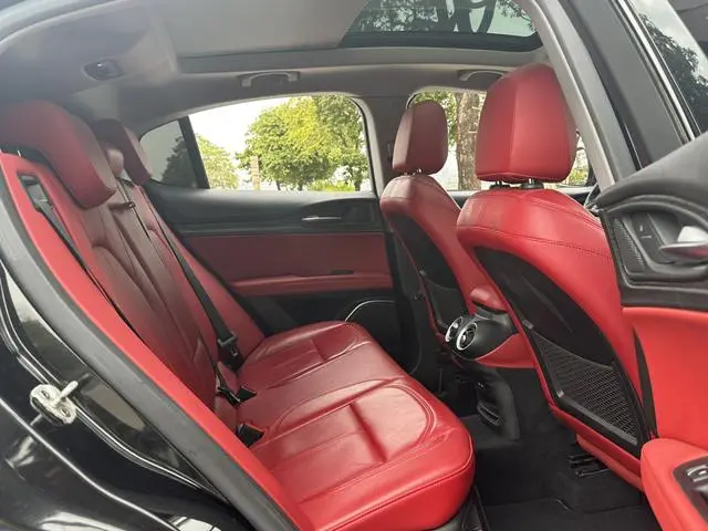 Alfa Romeo Stelvio 2.0T 280HP Luxury Sports Edition