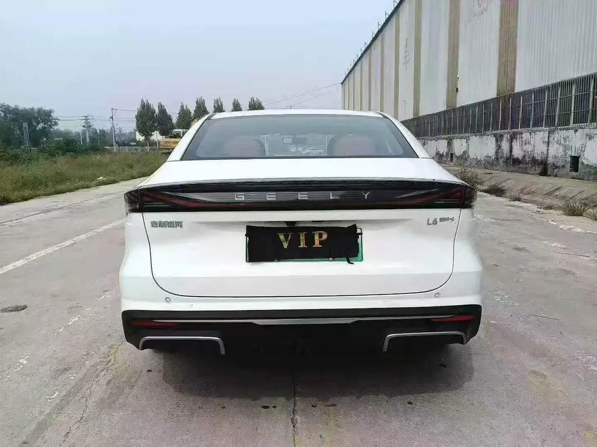 Geely Galaxy Galaxy L6 1.5 EM-i DHT 140KM Long Voyage Version
