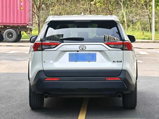 TOYOTA RAV4 Rongfang 2.0L CVT two-wheel drive fashion version