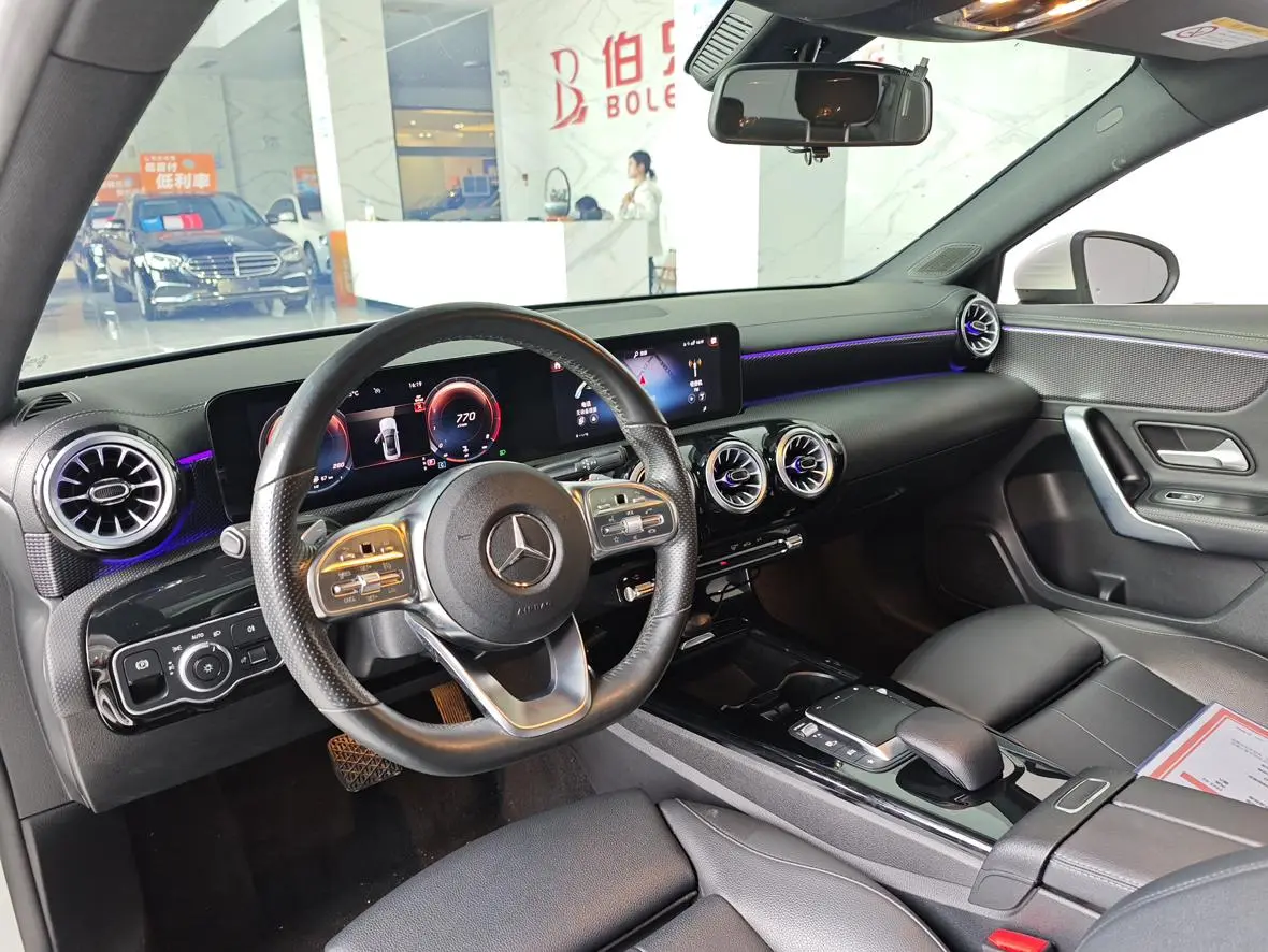 Mercedes-Benz Mercedes-Benz A-class Second facelift A 200 L sports sedan fashion version