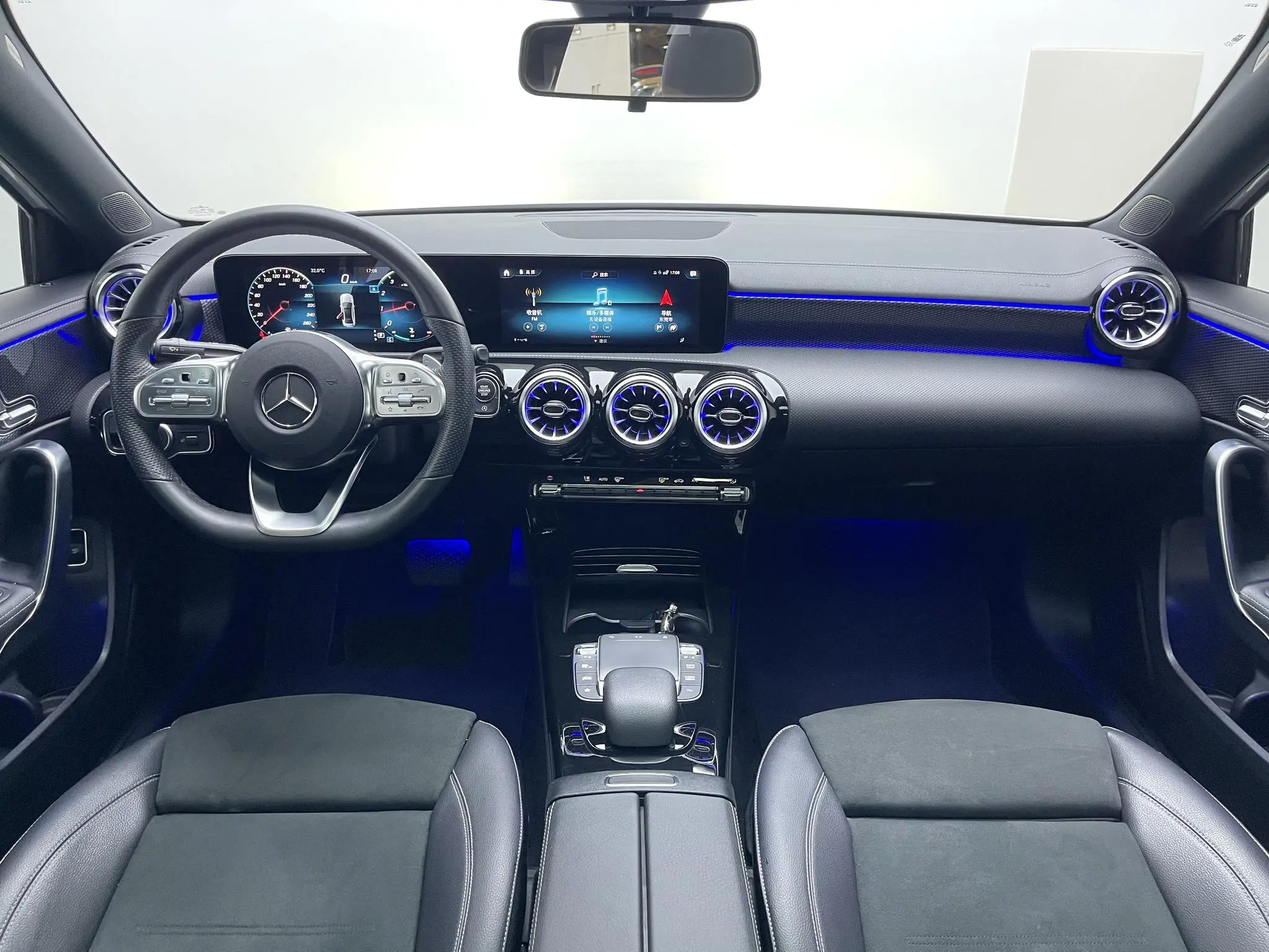 Mercedes-Benz Mercedes-Benz A-class A 200 L sports sedan fashion Version