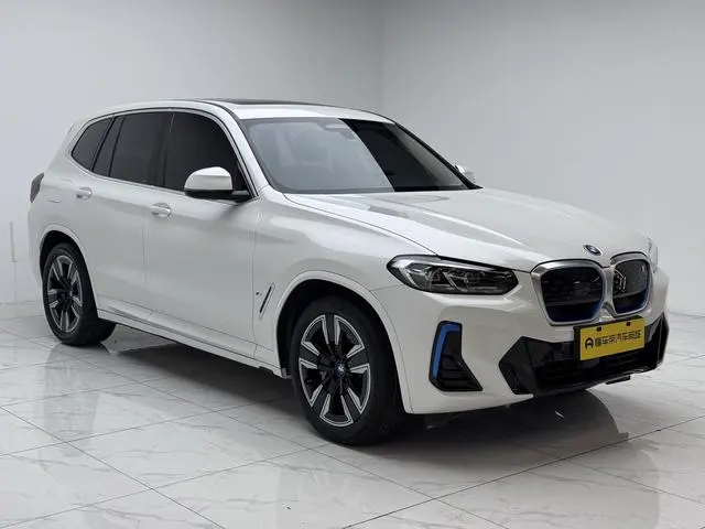 BMW BMW iX3 Facelift leading type