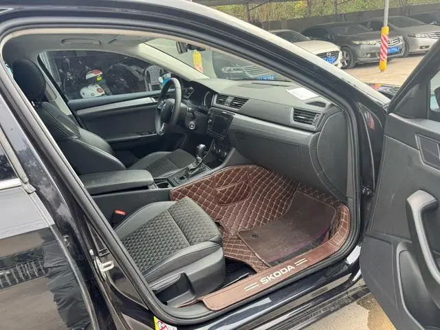 Skoda Speed pie ZI330 DSG Comfort Edition Country V