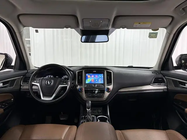 Changan Changan CS95 2.0T four-wheel drive Zhiyu Version