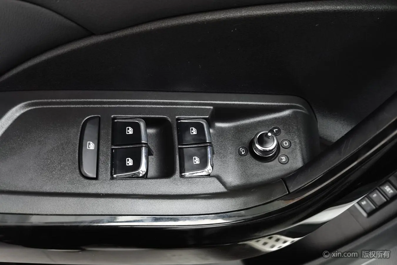 Dongfeng Fengshen Dongfeng Fengshen AX7 1.6T automatic AI flagship country VI