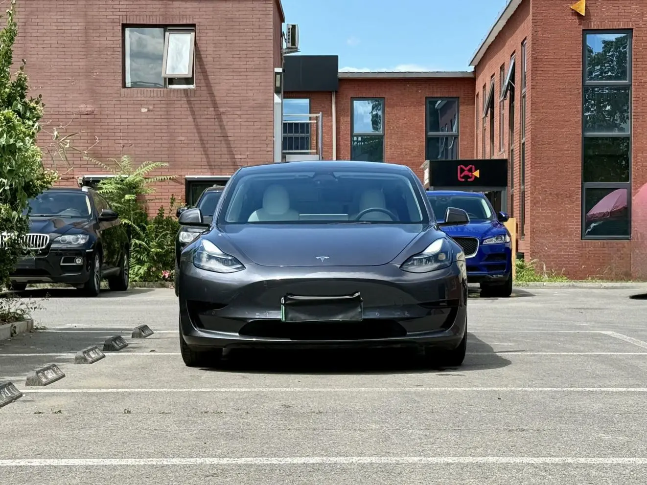 Tesla Model 3 Upgraded version of standard battery life rear drive