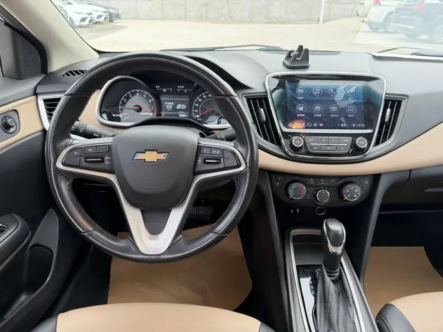 Chevrolet Cruze 320 automatic Enjoy Skylight version