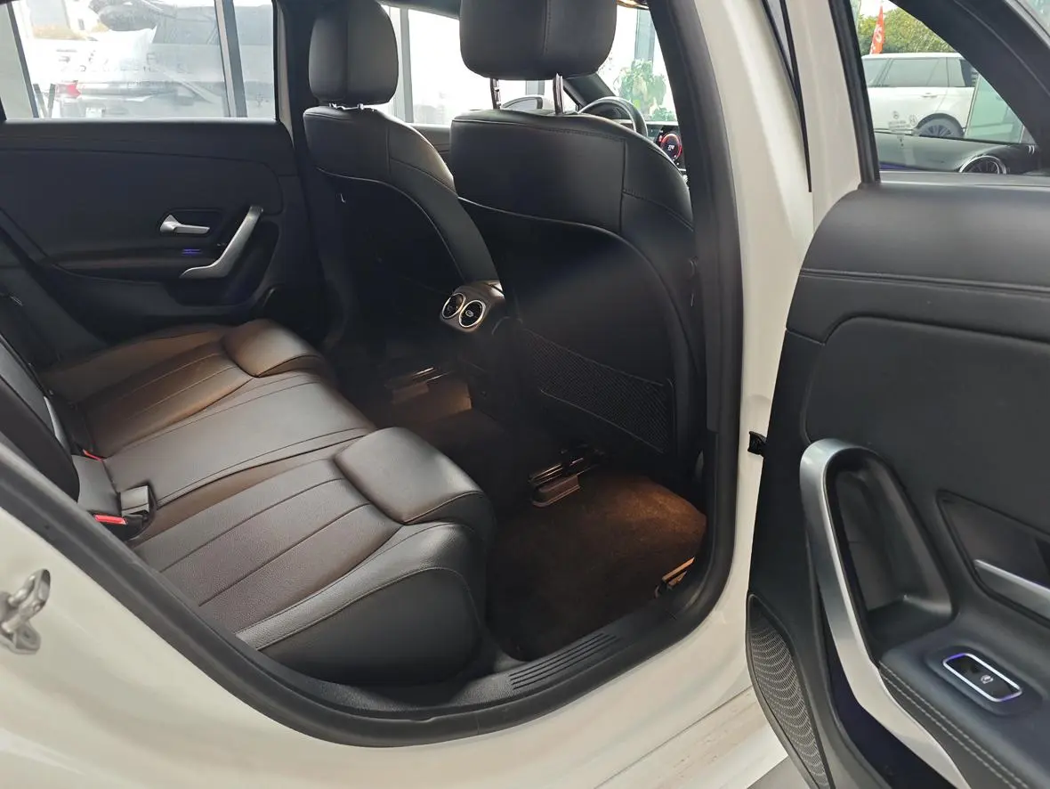 Mercedes-Benz Mercedes-Benz A-class Second facelift A 200 L sports sedan fashion version