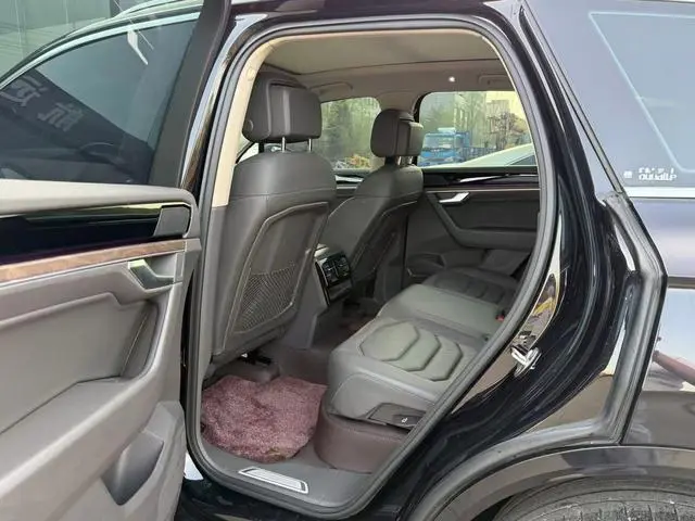 Volkswagen Touareg 3.0 TSI Sharp Front Version Country V