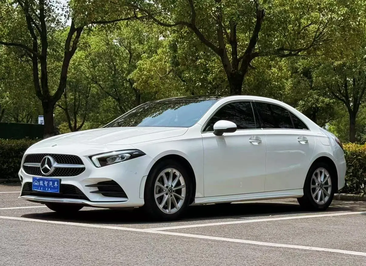 Mercedes-Benz Mercedes-Benz A-class A 200 L sports sedan fashion Version