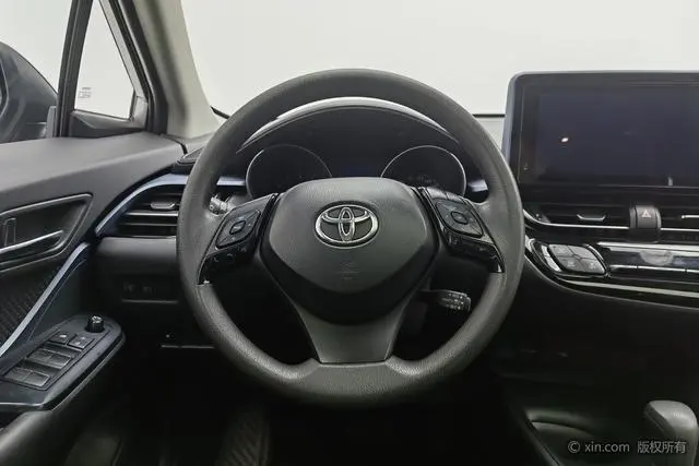 TOYOTA IZOA 2.0L Yixiang Edition