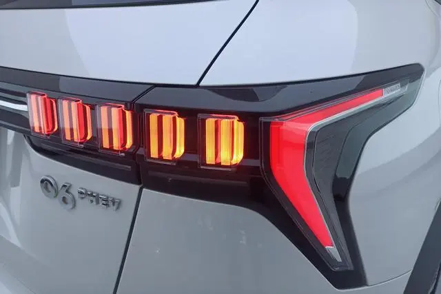 LYNK & CO Lynk & Co. 06 EM-P 84KM battery life version Pro