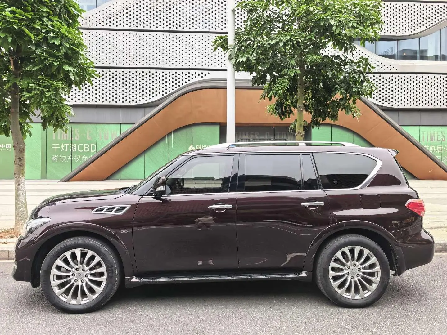 Infiniti Infiniti QX80 5.6L 4WD