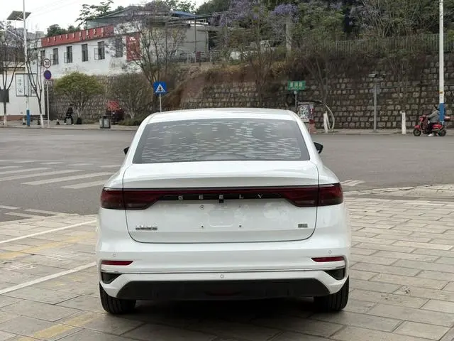 Geely Emgrand 4th generation 1.5L CVT luxury