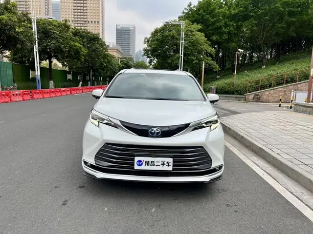 TOYOTA Saina 2.5L Hybrid Extreme Edition