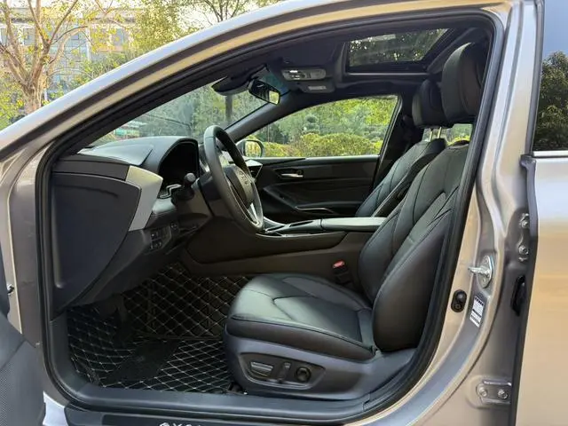 TOYOTA Asian dragon 2.0L CVT XLE Premium Edition