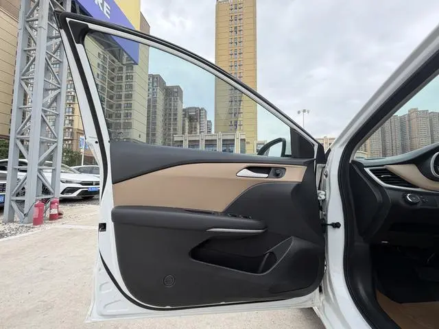 Chevrolet Cruze 320 automatic Enjoy Skylight version