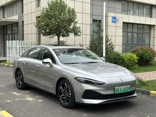 Roewe Roewe D7 DMH 125 Ultimate Edition