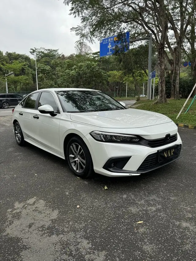 Honda Civic 240TURBO CVT Momentum Edition