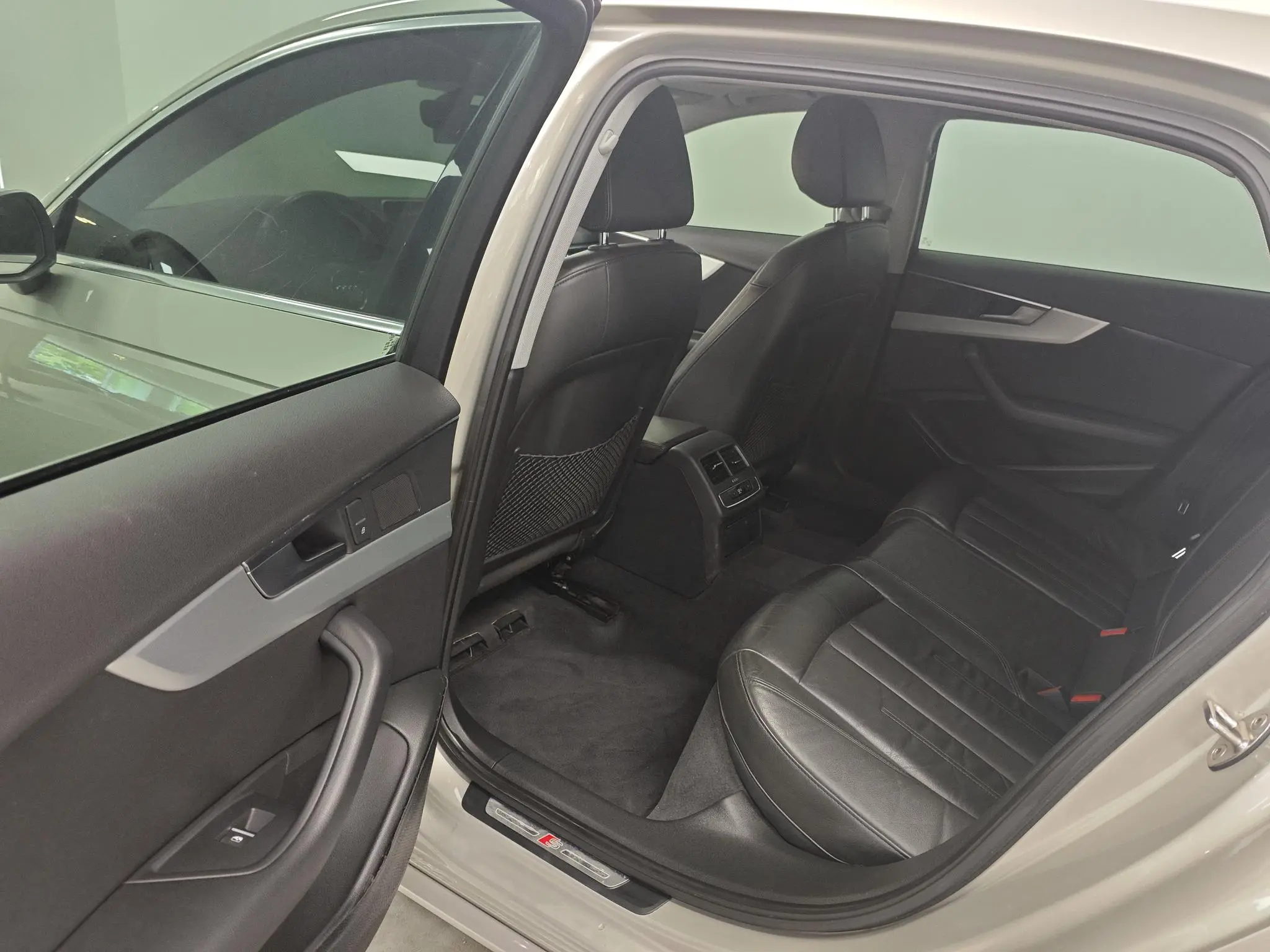 Audi Audi A4L 40 TFSI sporty Country VI