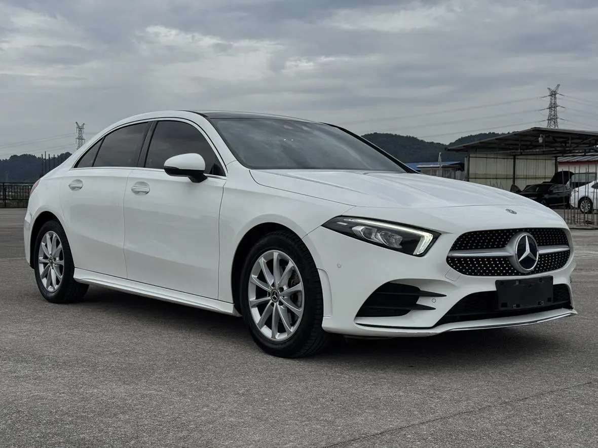 Mercedes-Benz Mercedes-Benz A-class Facelift A 200 L sports sedan
