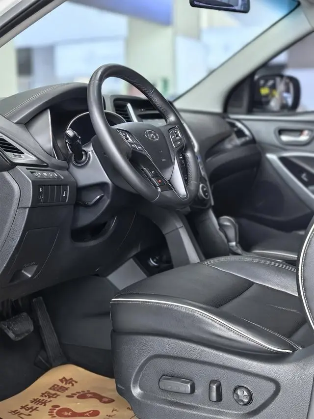 Hyundai Shengda 2.0T automatic four-wheel drive intelligent 7-seater