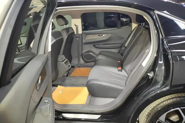 Hongqi Hongqi E-QM5 Rechargeable Qiyue Edition