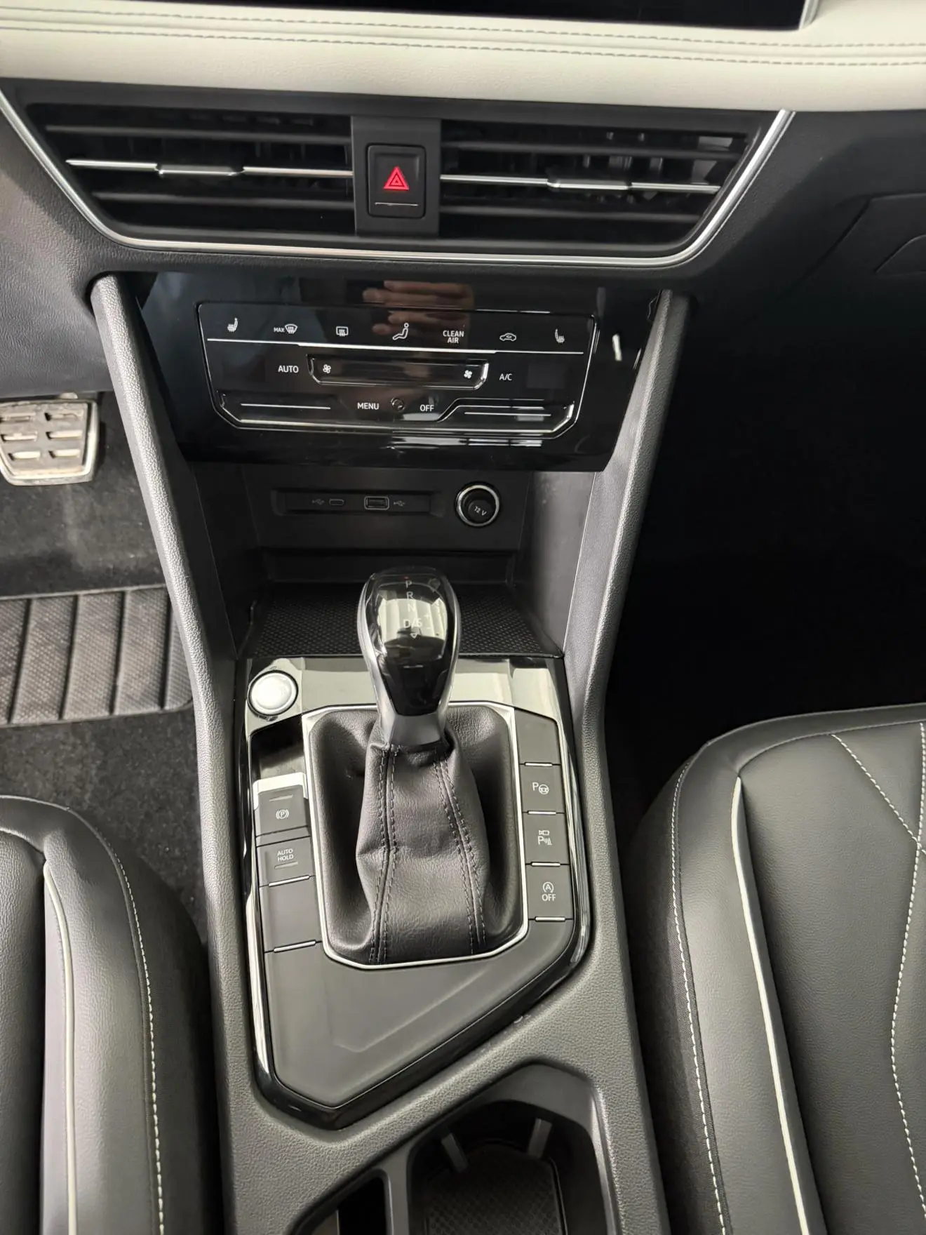 Volkswagen Tiguan L Outstanding 330TSI two-wheel drive R-Line Longyao version