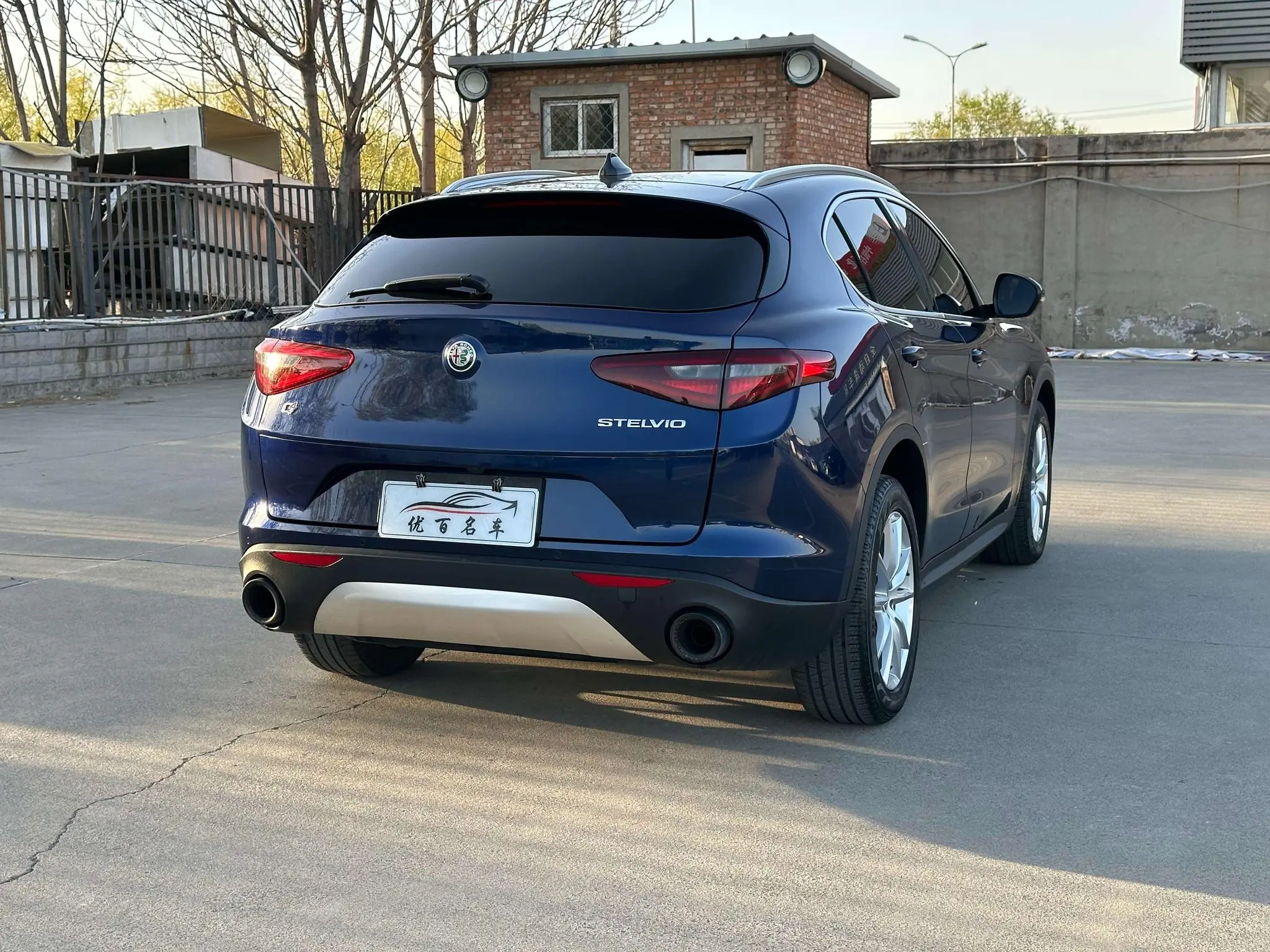 Alfa Romeo Stelvio 2.0T 200HP Deluxe Edition