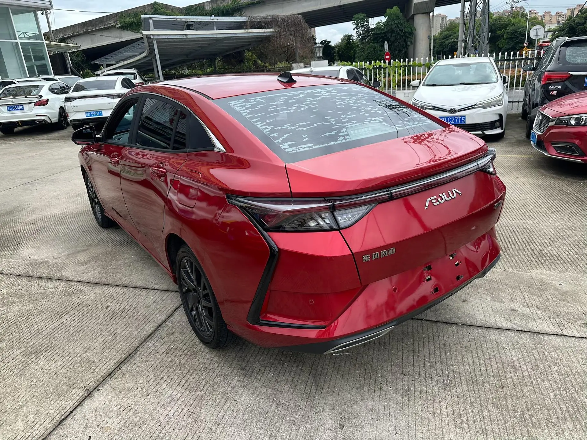 Dongfeng Fengshen Yi Hyun 230T automatic dazzling version