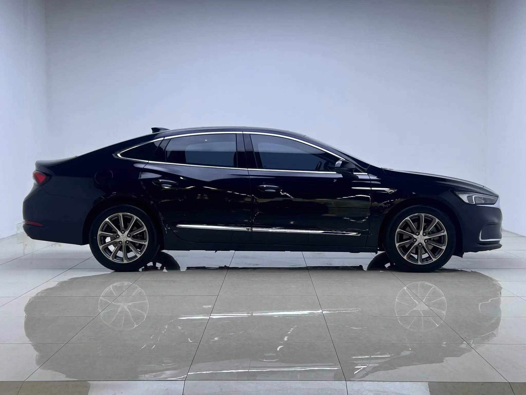 Buick Lacrosse 652T luxury