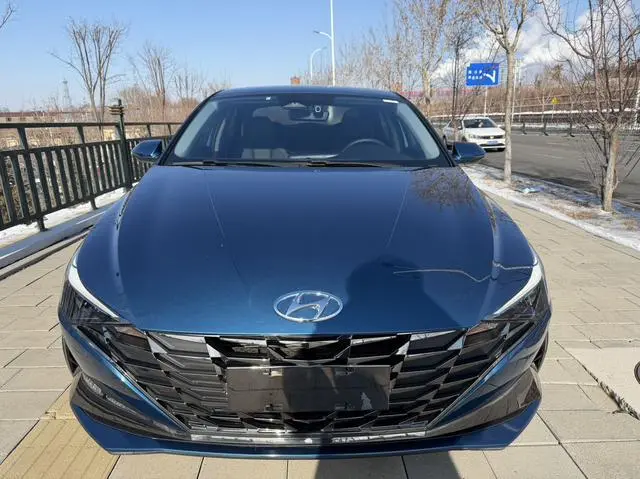 Hyundai Elantra 1.5L CVT LUX Premium Edition