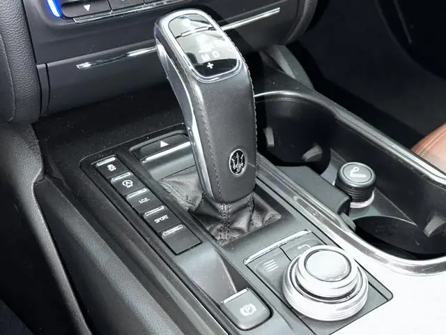 Maserati Ghibli 3.0T 350Hp standard version Country V