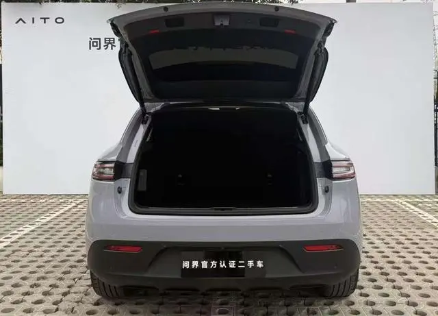 AITO Ask the world M5 Extended range Max RS four-wheel drive high-end smart driving version